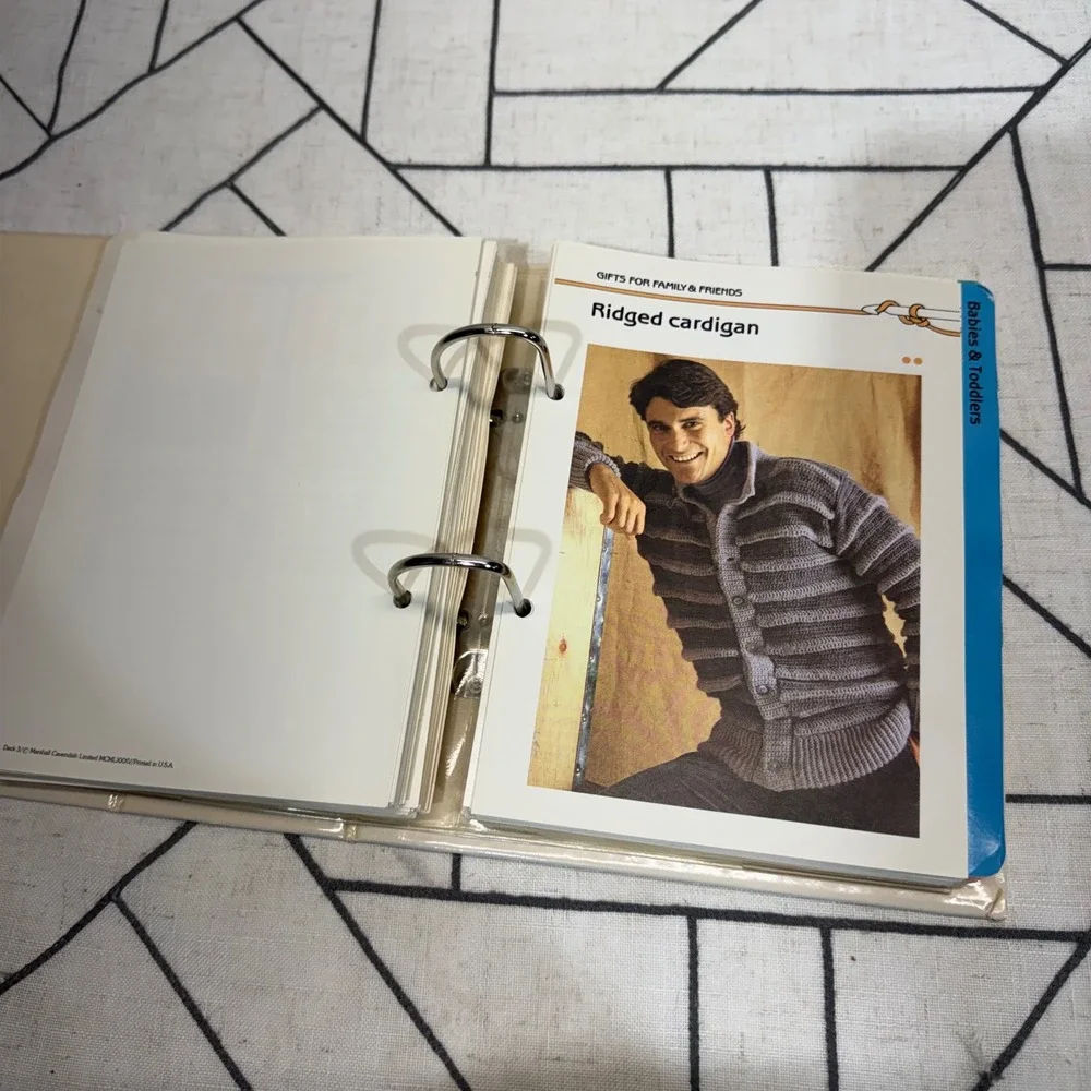 Golden Quick 'N‎ Easy Crocheting Binder 1985 Cream Vintage Pattern Collection